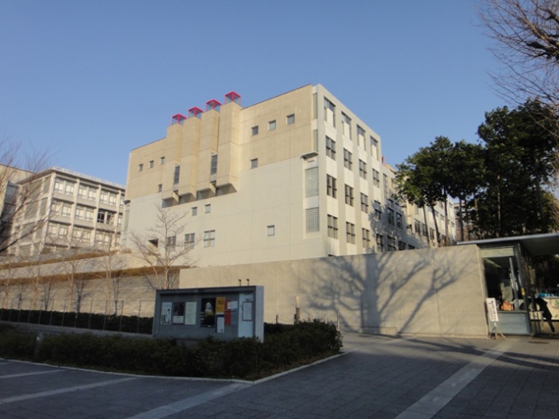 日吉図書館の外観（日吉駅側）